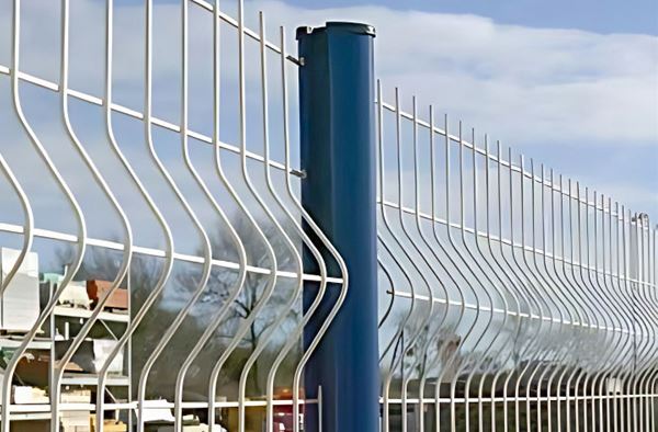 Single wire fence